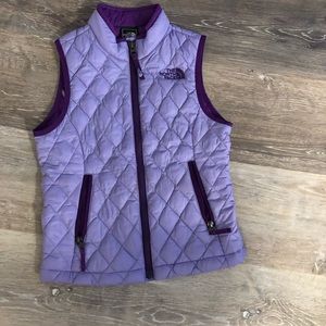 Girls north face vest! Like new condition!